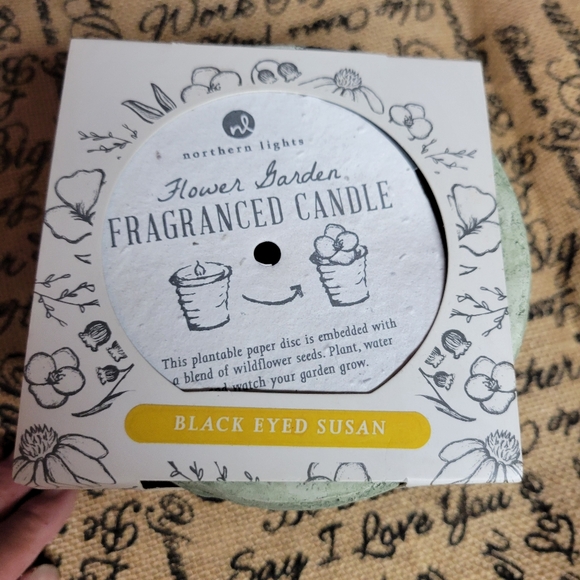 NWT Northern lights flower garden fragranced candle from candle to flower - Picture 2 of 5